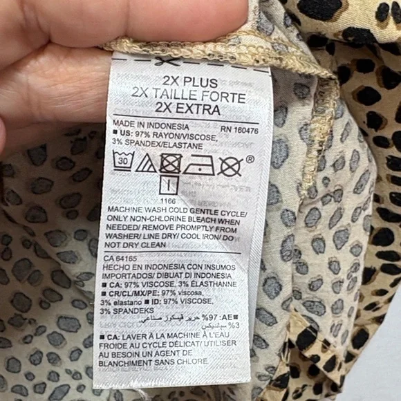 🏁 Old Navy Leopard animal sleeveless Print Blouse - Picture 3 of 4